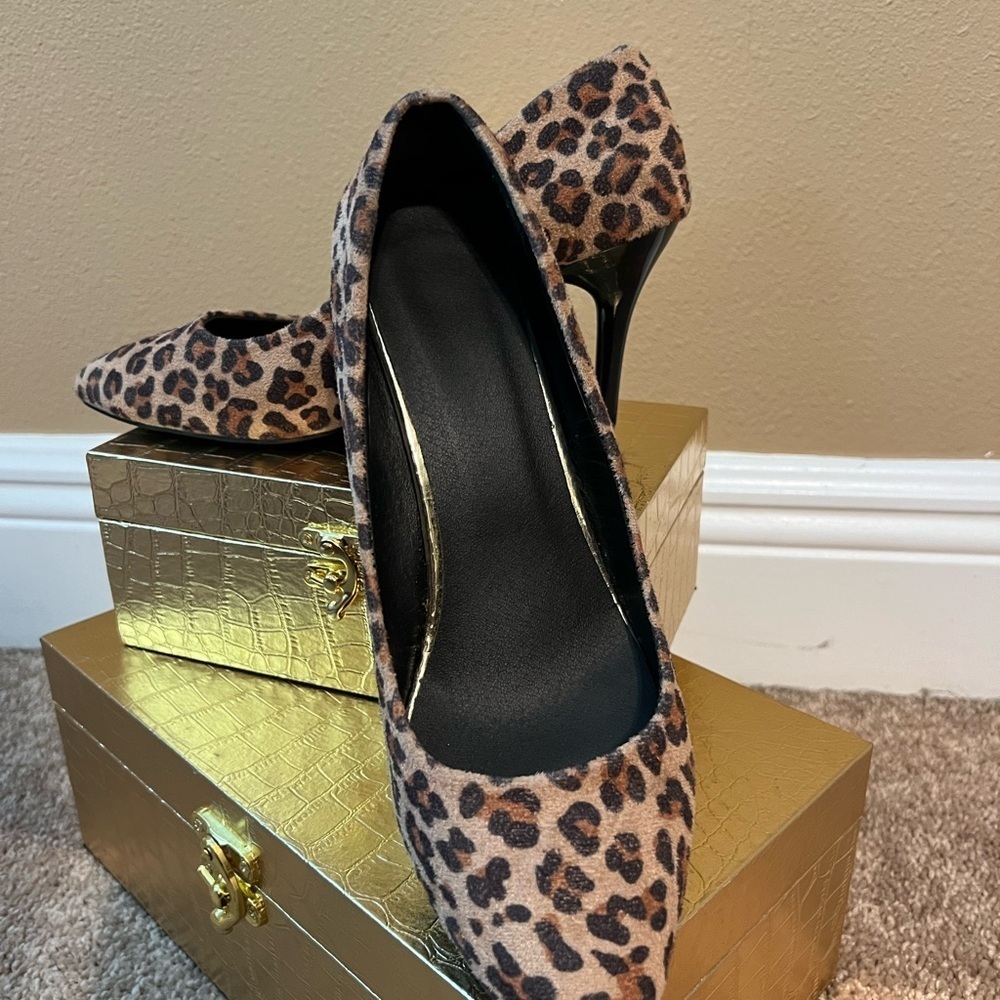 Brown Animal Print Heels with Stiletto Design - Picture 3 of 8